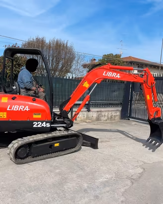 E132 Escavatore 26 q Libra 224 S