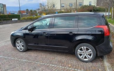 Peugeot 5008 7 posti 2012 disel euro 5B km182.000