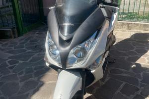 Scooter Honda SW-T400