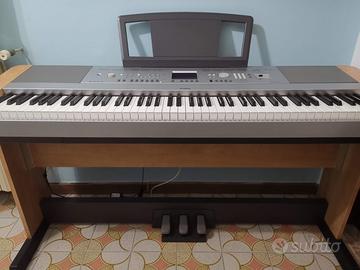 Pianoforte digitale Yamaha DGX 640