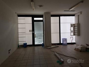 Immobile di 790 m² con 2 locali a Lucca