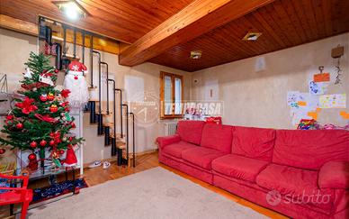 TRILOCALE SU DUE LIVELLI CON TAVERNA E BALCONE - Z