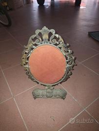 Specchio antico basculante da tavolo in metallo