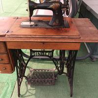Antica macchina da cucire Singer