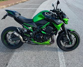 Kawasaki Z900 con scarico Sc Project