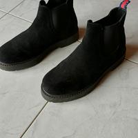 Stivaletto in camoscio nero