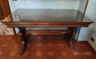 Scrivania in legno stile classico