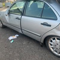 Ricambi classe e 220 1999