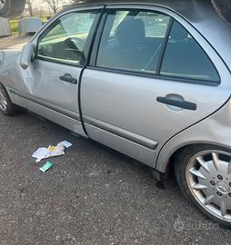 Ricambi classe e 220 1999