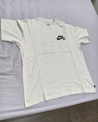 T-shirt Nike taglia M