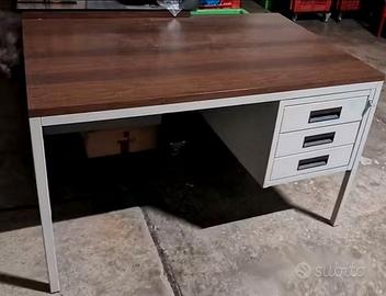 Scrivania vintage anni 60 ferro e legno larga 132