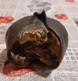 Scultura in bronzo melograno 