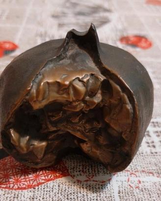 Scultura in bronzo melograno 