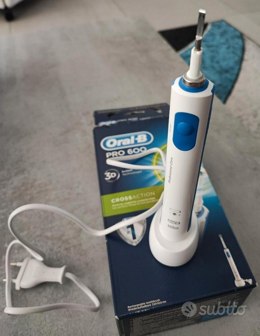 Spazzolino elettrico ricaricabile Oral-B Pro 600 3D White