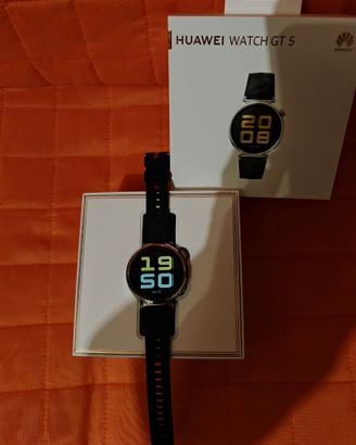Smartwatch Huawei GT5 41mm nero + accessori