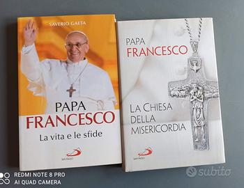 paio di libri su PAPA FRANCESCO