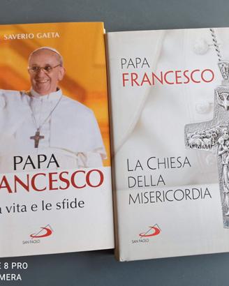 paio di libri su PAPA FRANCESCO