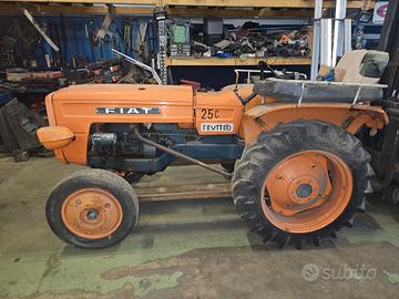 trattore fiat vecchio 