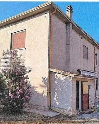 Casa indipendente a Riva del Po, 11 locali