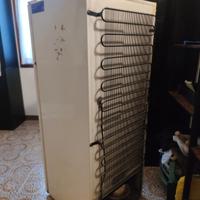 frigo con piccola cellula congelatore 