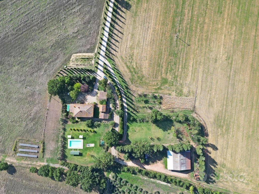 Rustico / Casale di 530 m² con più di 5 locali e b - Vista 5