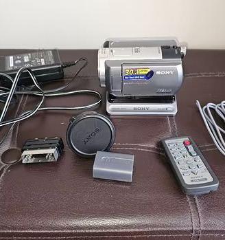 Videocamera Sony DCR SR50E ed Ottica grandangolare