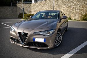 Alfa Romeo Giulia 2.2 - AT8 180cv