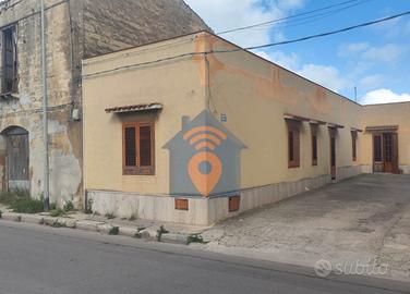 Castelvetrano Casa Ind. Con Magazzino E Terrazzo