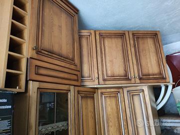 Cucina completa con piano cottura e forno