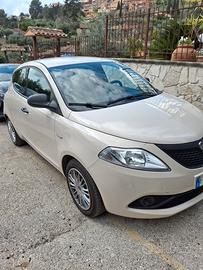 Macchina lancia ypsilon