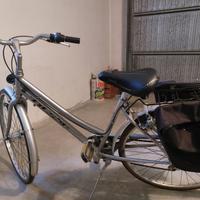 Bici da signora Tiesse con borse