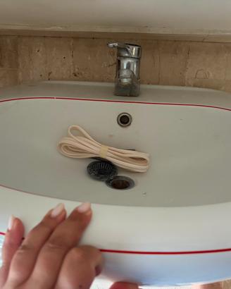 Lavabo in ceramica