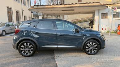 N1 4 posti Renault Captur techno full Hybrid 