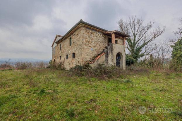 Rustico da ristrutturare in posizione panoramica