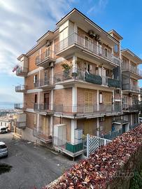 Pozzuoli alta,app.to panoramico con posti auto