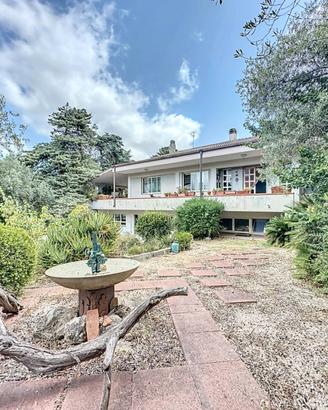 Ampia proprietà con terreno in città