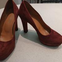 Scarpa scamosciata bordeaux