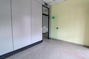 NEGOZIO A PAULLO