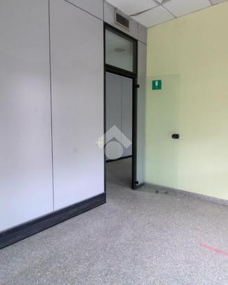 NEGOZIO A PAULLO