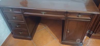 Scrivania+ sedia marca selva