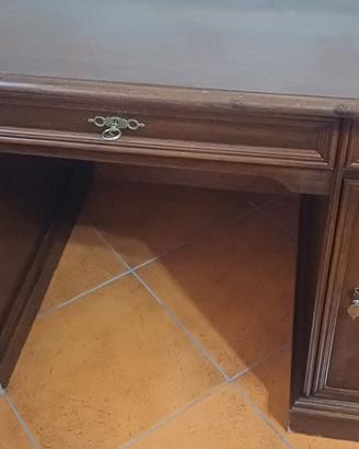 Scrivania+ sedia marca selva