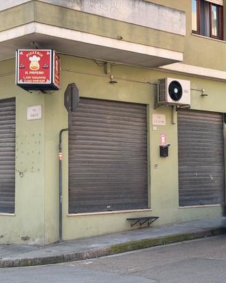 Locale commerciale con forno a Quartu Sant'Elena