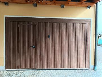 Basculante con porta d'entrata 