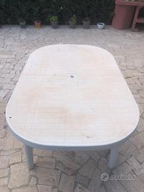 Tavolo in plastica rigida