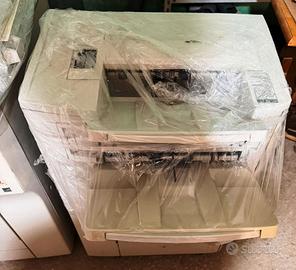Ricoh Finisher SR970 fascicolatore per pinzare o p