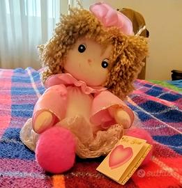 bambola che muove la testa