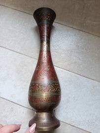 Vaso decorativo orientale in ottone inciso a mano 