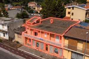 Immobile indipendente con locale commerciale
