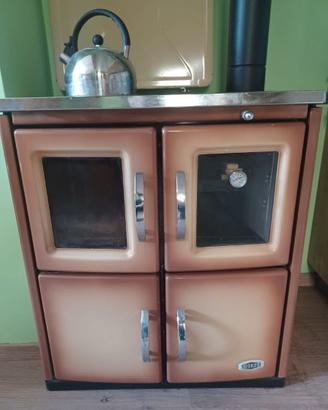 Stufa a legna con forno integrato