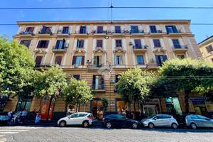 3 LOCALI A NAPOLI